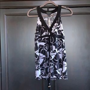 White market black house size small